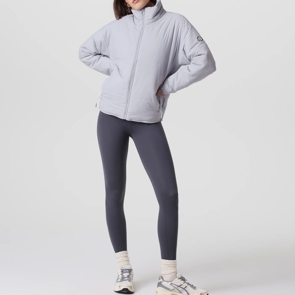 Vuori Canyon Insulated Jacket in Glacier - Picture 2 of 7